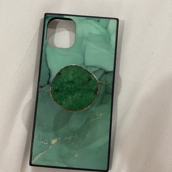 11 max pro iPhone cases and a battery charger bundle - Picture 6 of 10